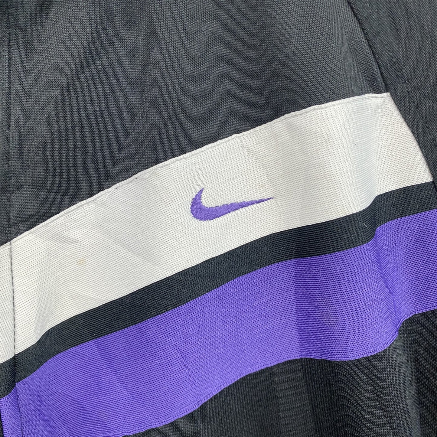 NIKE　ナイキ　トラックジャケット/ジャージ　刺繍ロゴ　バイカラー　黒　ブラック