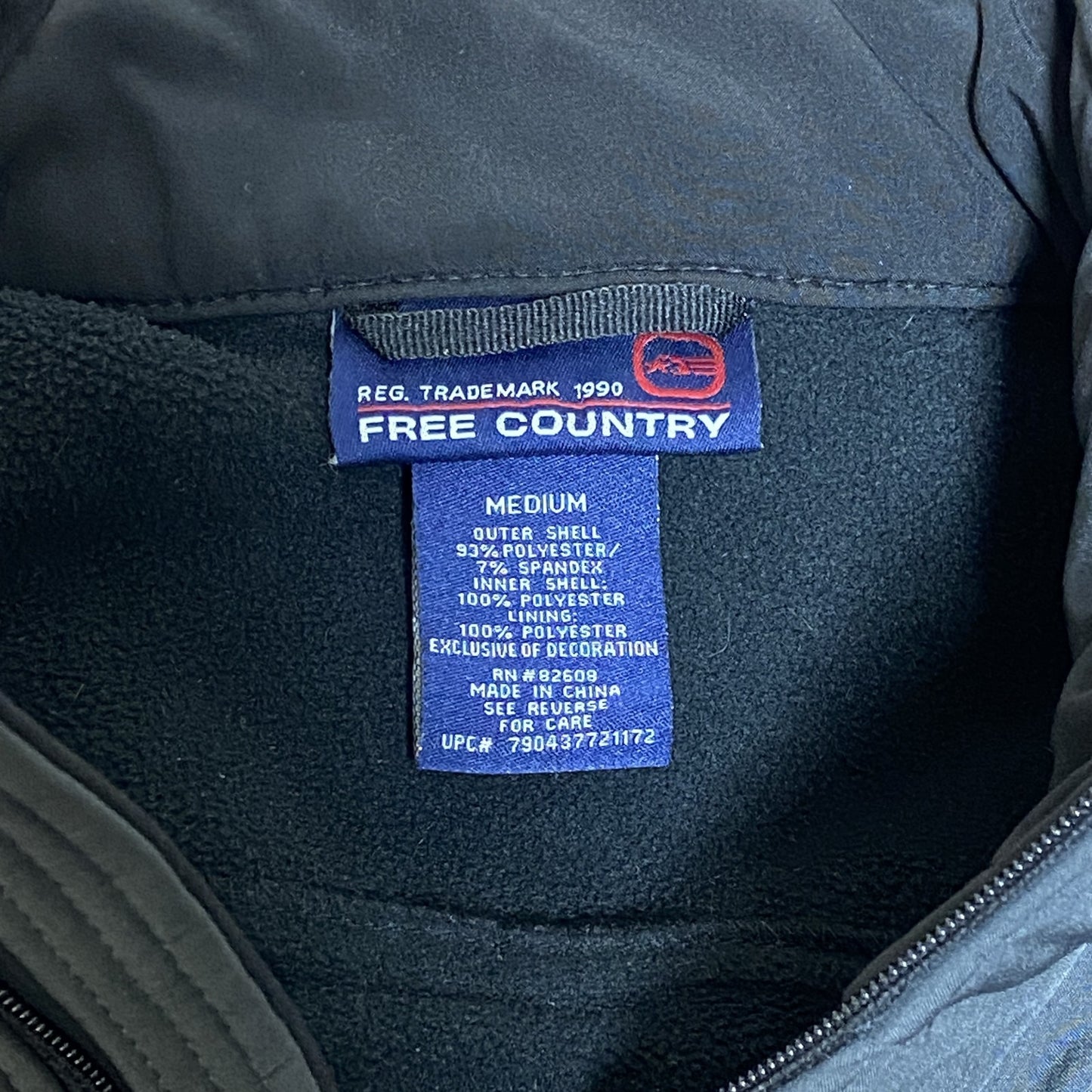 古着 used　FREE COUNTRY　長袖シェルジャケット　裏地フリース　ワンポイント刺繍　黒　ブラック　秋冬服　Mサイズ