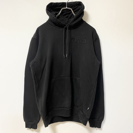 古着 used PUMA プーマ　長袖ワンポイントロゴデザインパーカー　フーディースウェット　黒　シンプル　Sサイズ
