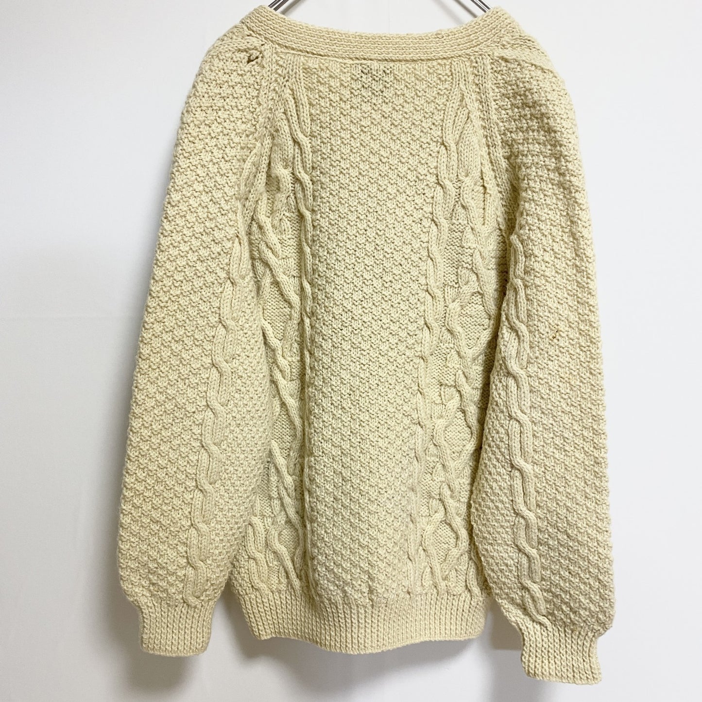 古着 used　Celtic Woollenes　長袖フィッシャーマンニットカーディガン　厚手Vネックセーター　英国製　白　秋冬服