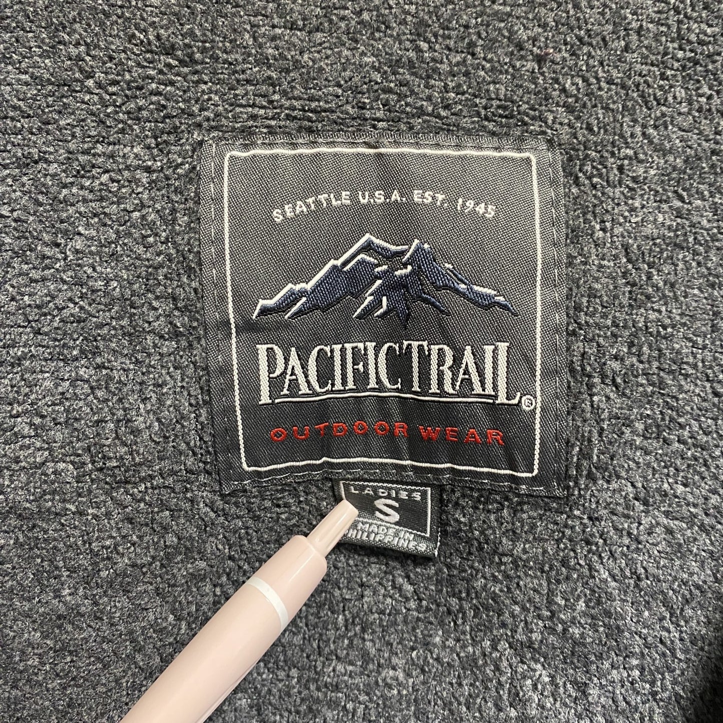 古着 used　PACIFIC TRAIL　長袖マウンテンパーカー　ワンポイント刺繍　裏地フリース　水色　秋冬服　レトロ