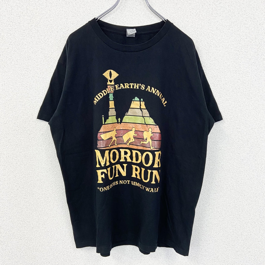 GILDAN　ギルダン　半袖プリントTシャツ　アーチプリント　MORDOR FUN RUN　黒　ブラック　2XLサイズ　古着