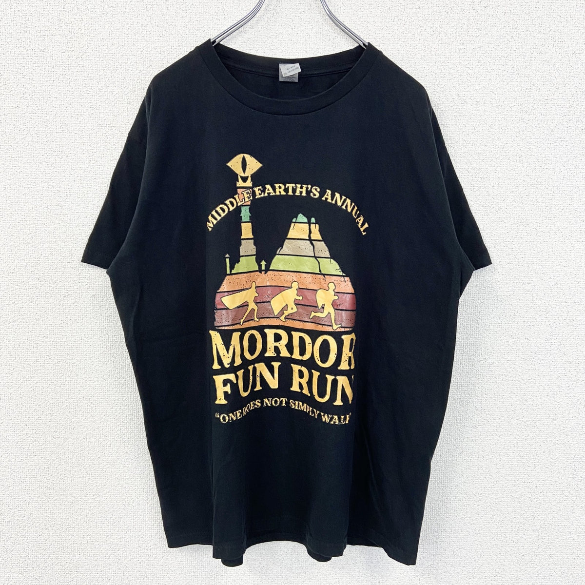 GILDAN　ギルダン　半袖プリントTシャツ　アーチプリント　MORDOR FUN RUN　黒　ブラック　2XLサイズ　古着