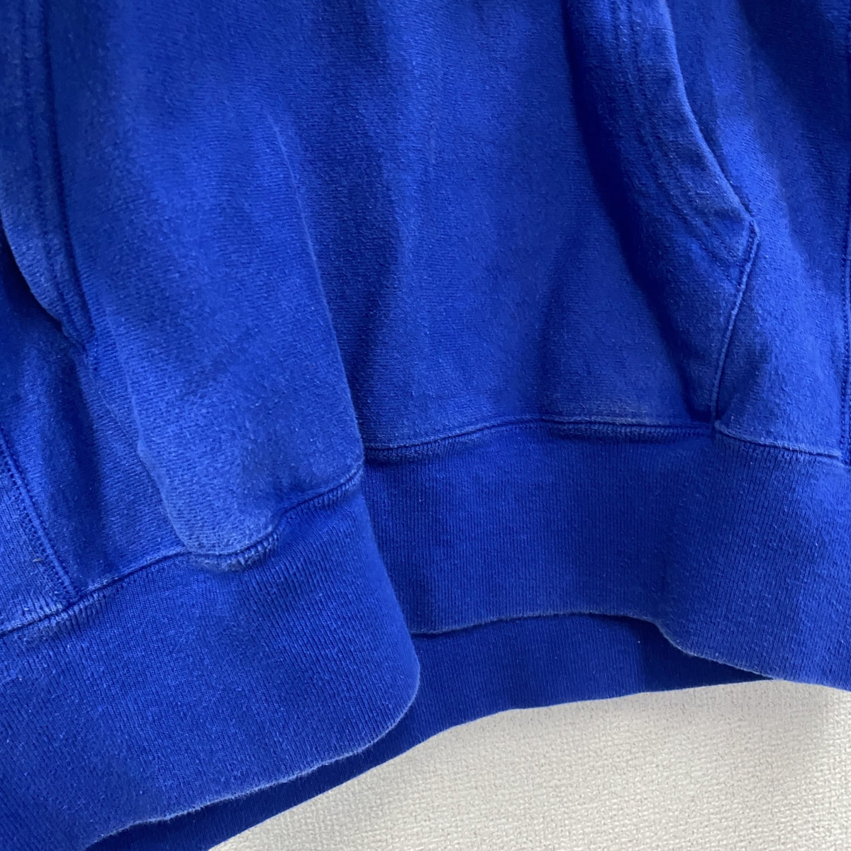 Champion　チャンピオン　リバースウィーブ　スウェットパーカー/フーディー　刺繍ロゴ　ワンポイント　現行　青　ブルー　Mサイズ トレーナー スウェットトップス フード付き 古着