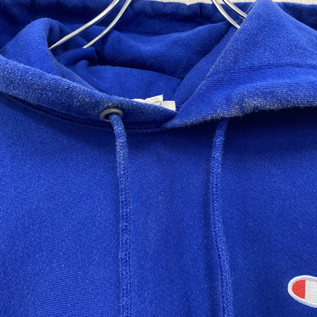 Champion　チャンピオン　リバースウィーブ　スウェットパーカー/フーディー　刺繍ロゴ　ワンポイント　現行　青　ブルー　Mサイズ トレーナー スウェットトップス フード付き 古着