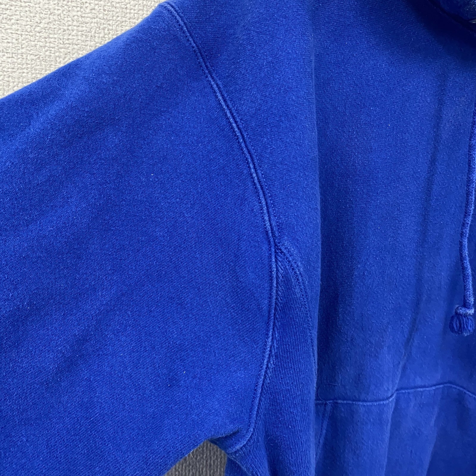 Champion　チャンピオン　リバースウィーブ　スウェットパーカー/フーディー　刺繍ロゴ　ワンポイント　現行　青　ブルー　Mサイズ トレーナー スウェットトップス フード付き 古着