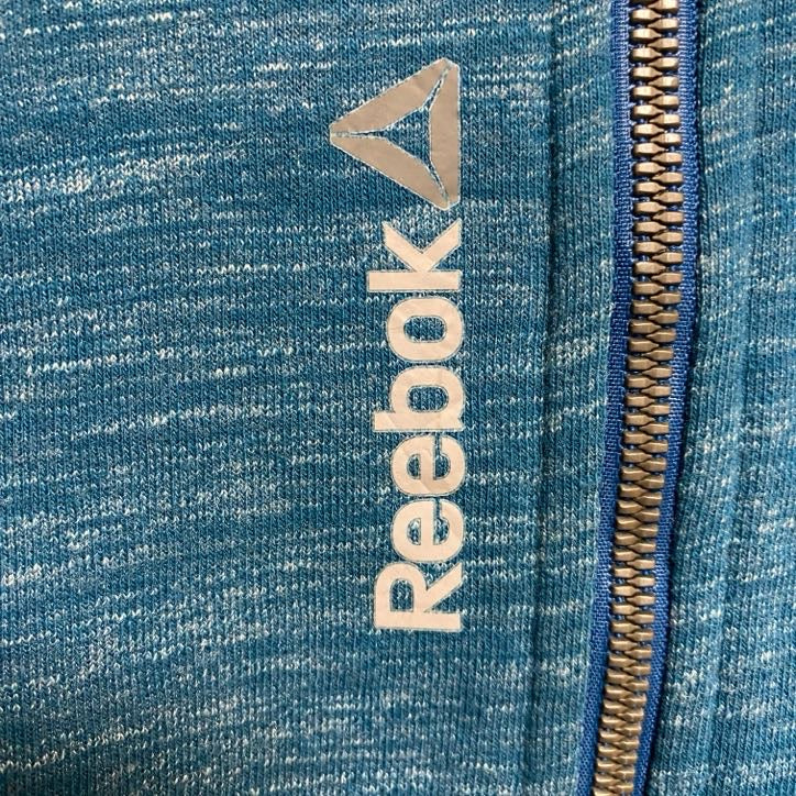 古着 used　Reebok　リーボック　長袖ワンポイント刺繍ジップアップパーカー　水色　秋冬服　ビッグシルエット　2XLサイズ