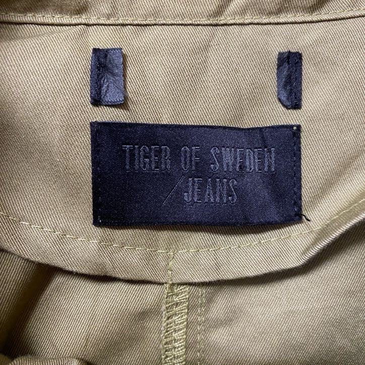 古着 used　TIGER OF SWEDEN　タイガーオブスウェーデン　長袖ハイネックブルゾン　無地ジャンパー　ベージュ　秋冬服