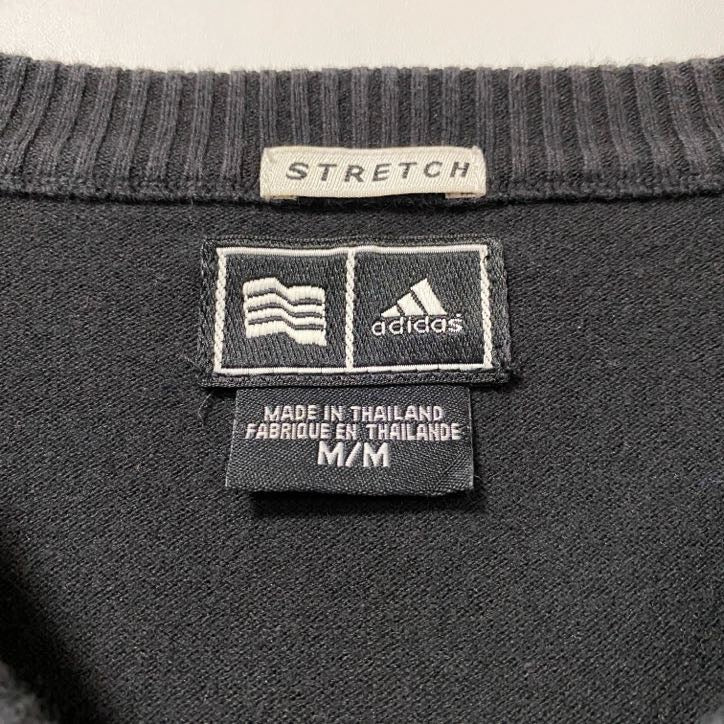 古着 used　adidas　アディダス　Vネックニットベスト　薄手セーター　ワンポイントロゴ刺繍　黒　ブラック　Mサイズ