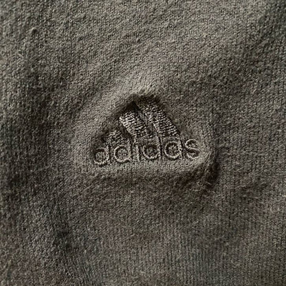 古着 used　adidas　アディダス　Vネックニットベスト　薄手セーター　ワンポイントロゴ刺繍　黒　ブラック　Mサイズ