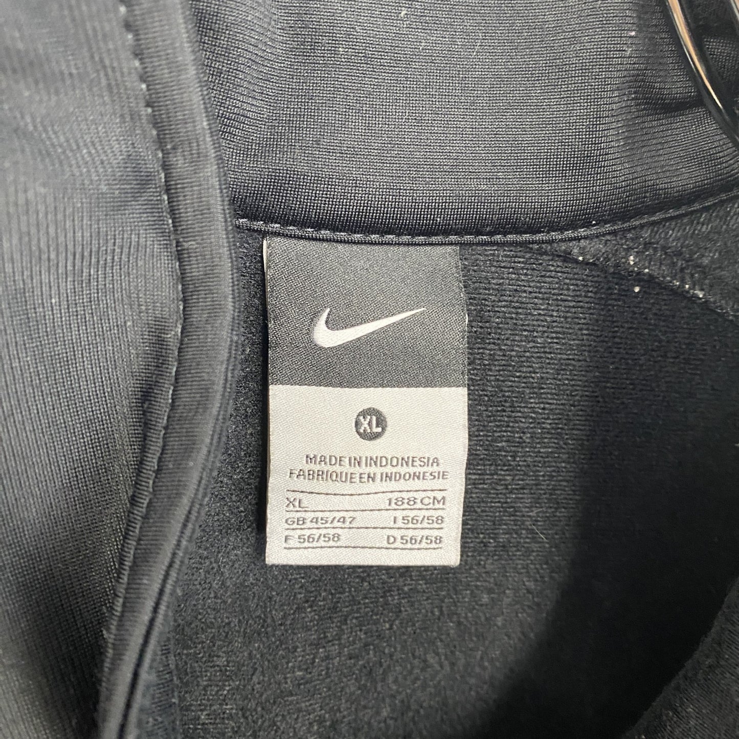 NIKE　ナイキ　トラックジャケット/ジャージ　刺繍ロゴ　黒　ブラック　XLサイズ