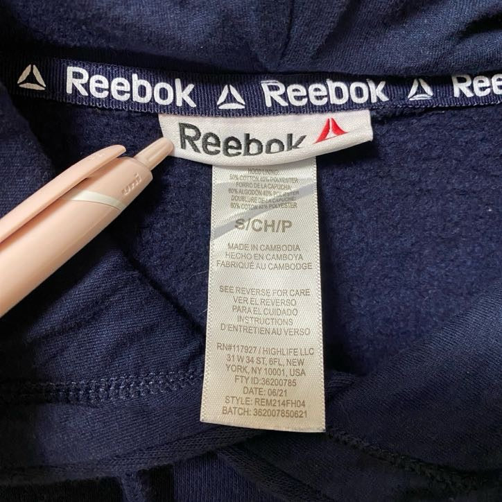 古着 used　Reebok　リーボック　長袖フロントビッグプリントパーカー　スウェットプルオーバー　紺　ネイビー　秋冬服