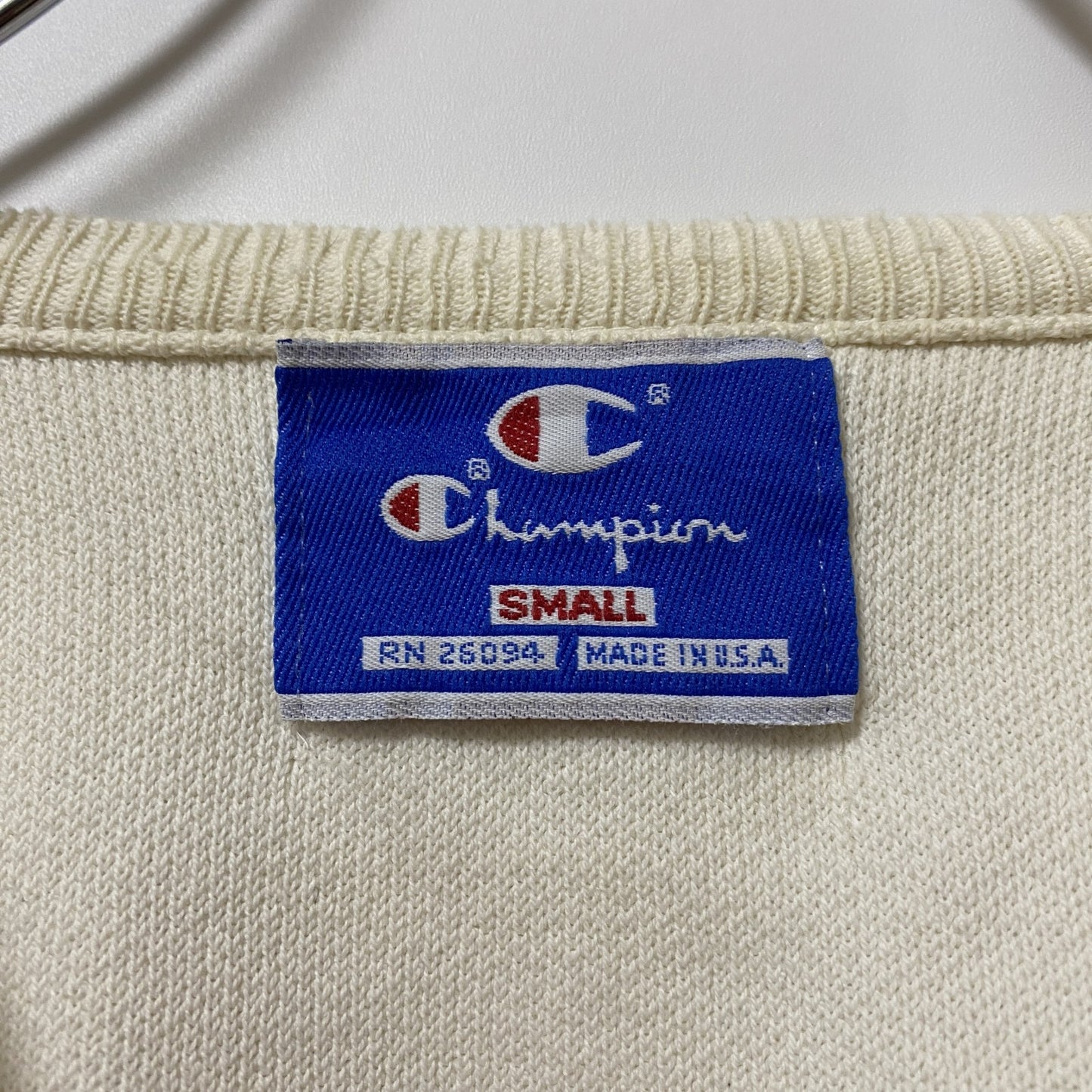 古着 used　Champion　チャンピオン　USA製　長袖Vネックニット　ノームコアセーター　白　ホワイト　秋冬服　Sサイズ