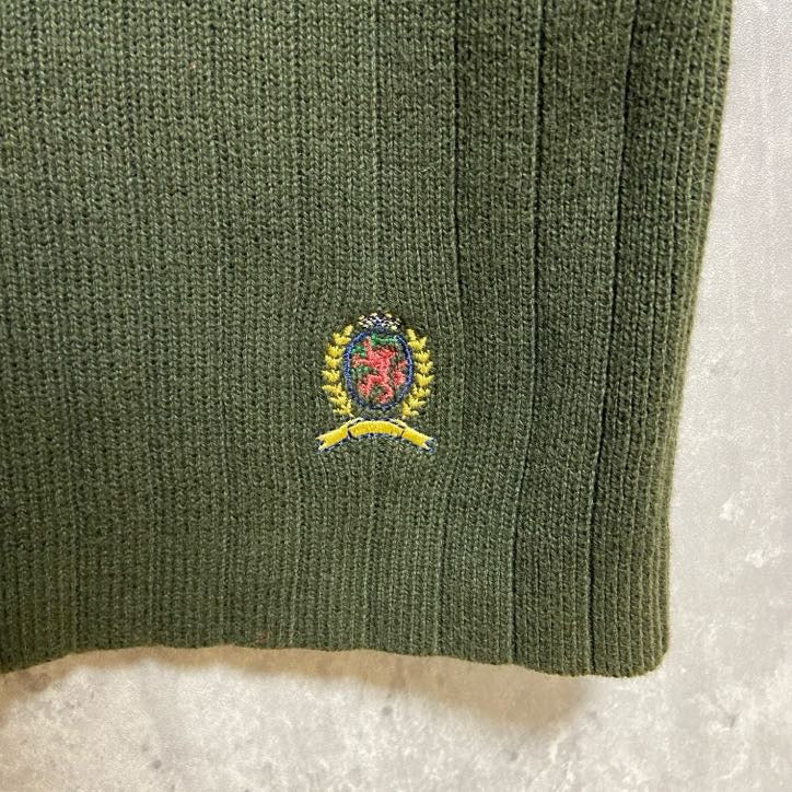 古着　used　TOMMYHILFIGER　トミーヒルフィガー　ワンポイント刺繍ニットベスト　Vネック　緑　グリーン　XLサイズ