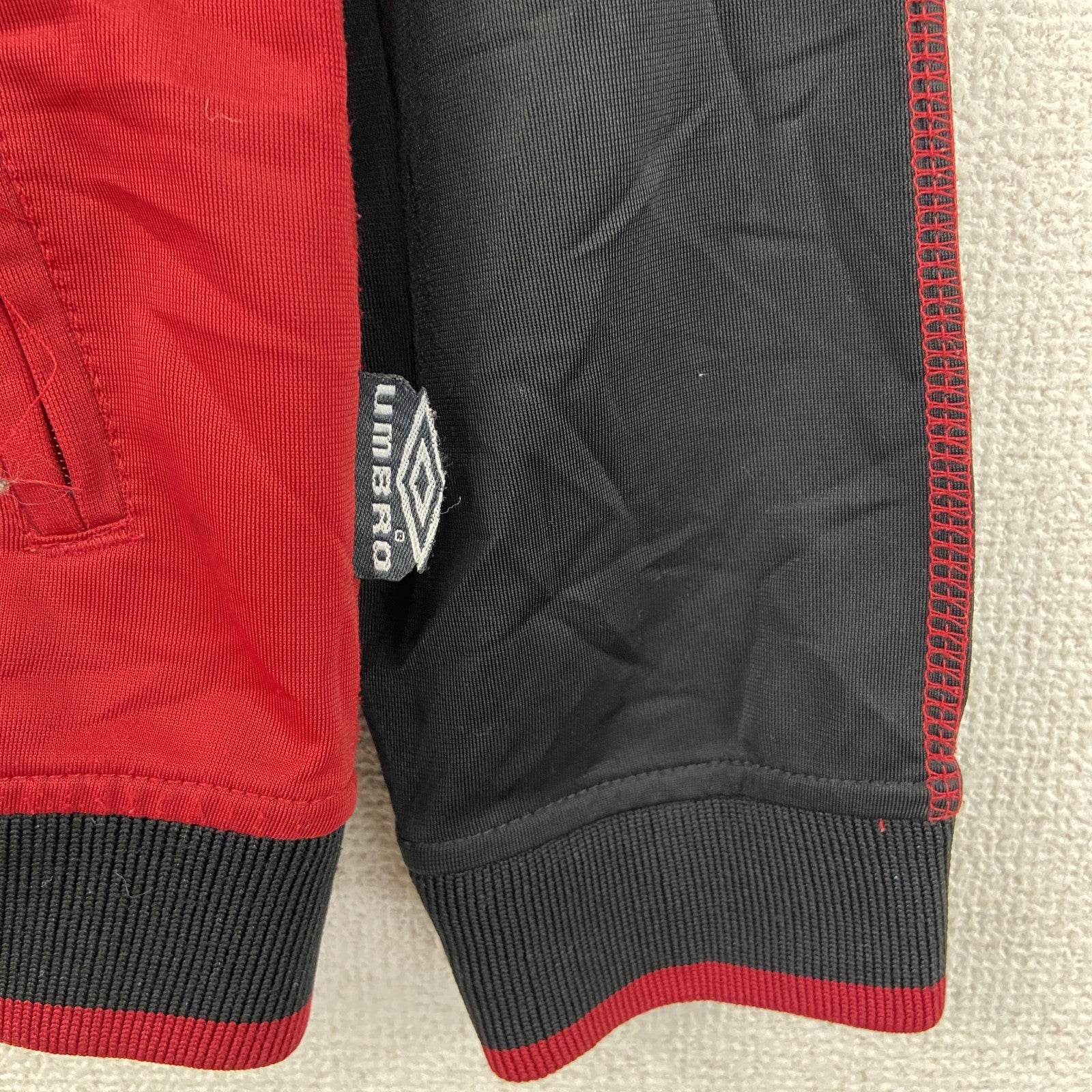 Umbro　アンブロ　トラックジャケット/ジャージ　トライカラー　赤　レッド　白　ホワイト　黒　ブラック　152　古着