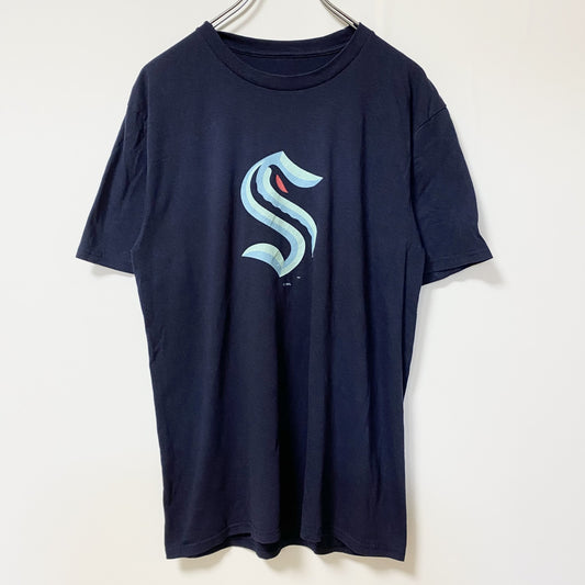 古着 used　Champion　チャンピオン　半袖クルーネックビッグデザインプリントTシャツ　黒　シアトル　クラーケン　Mサイズ