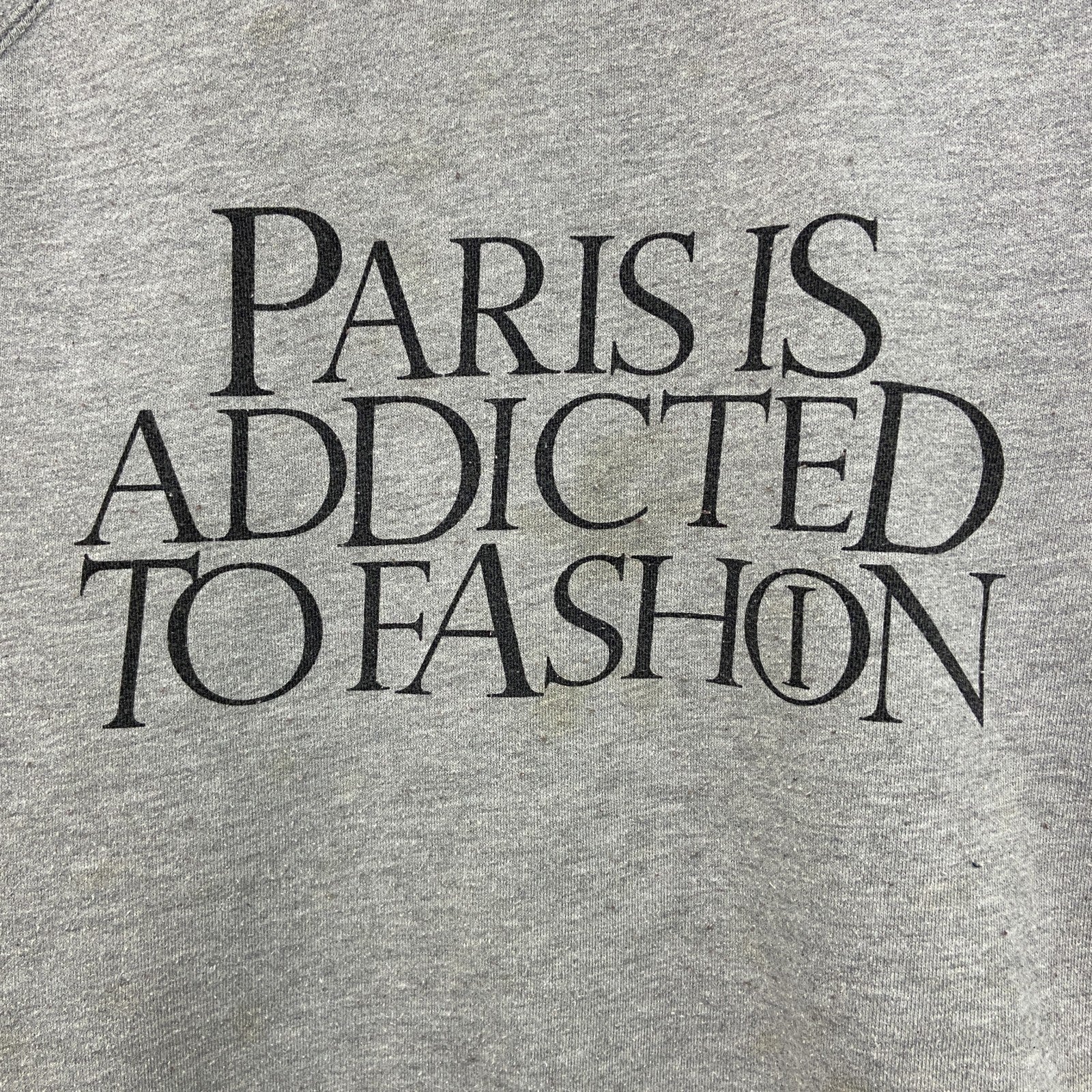 スウェット/トレーナー　ラグランスリーブ　3連プリント　メッセージ　英字プリント　Paris　パリ　ビックデザイン　灰色　グレー　古着