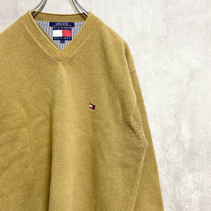 古着　used　TOMMYHILFIGER　トミーヒルフィガー　長袖Vネックニット　セーター　ワンポイント　ベージュ　Lサイズ　