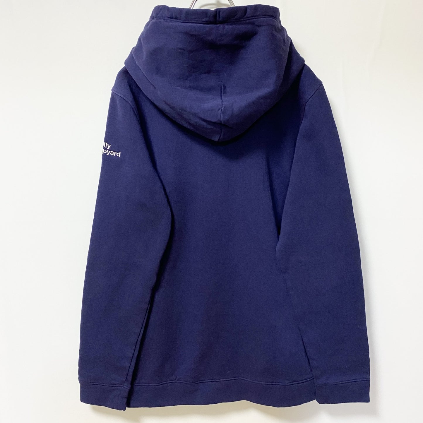 古着 used　UNDER ARMOUR　長袖ワンポイント刺繍パーカー　スウェットプルオーバー　紺　ネイビー　秋冬服　Lサイズ