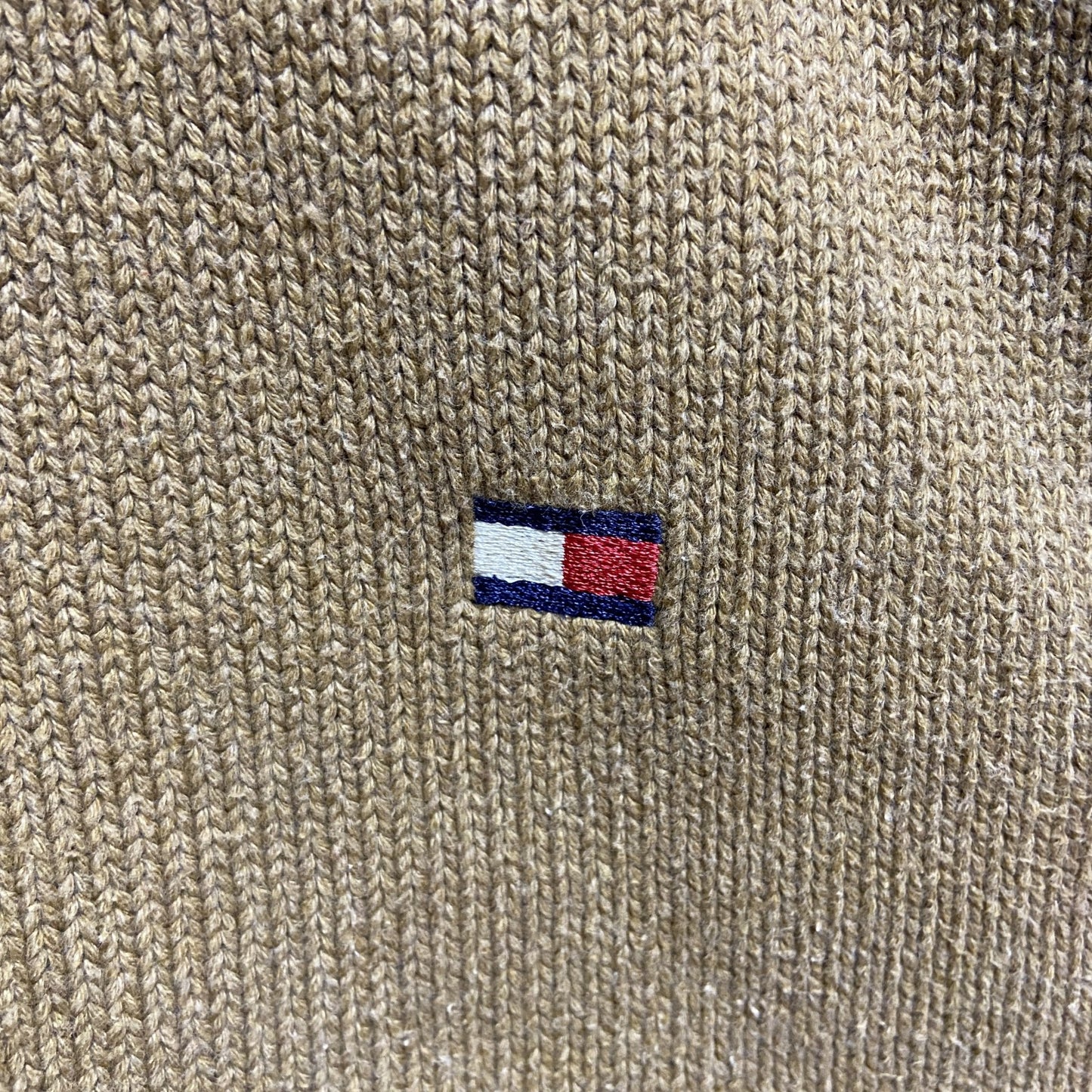 古着　used　TOMMYHILFIGER　トミーヒルフィガー　長袖Vネックニット　セーター　ワンポイント　ベージュ　Lサイズ　