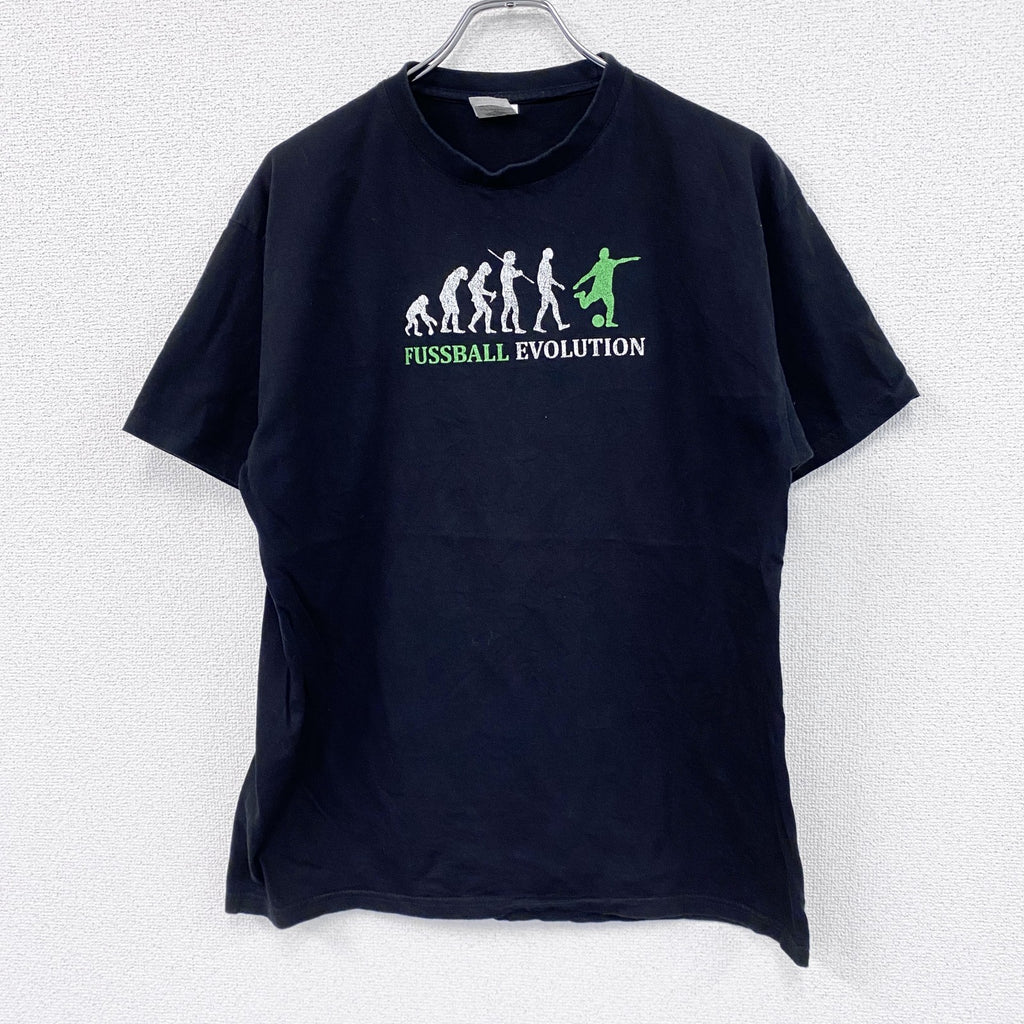 B&C　COLLECTION　半袖プリントTシャツ　サッカー　人間の成長　シンプルデザイン　クルーネック　黒　ブラック　Lサイズ　古着