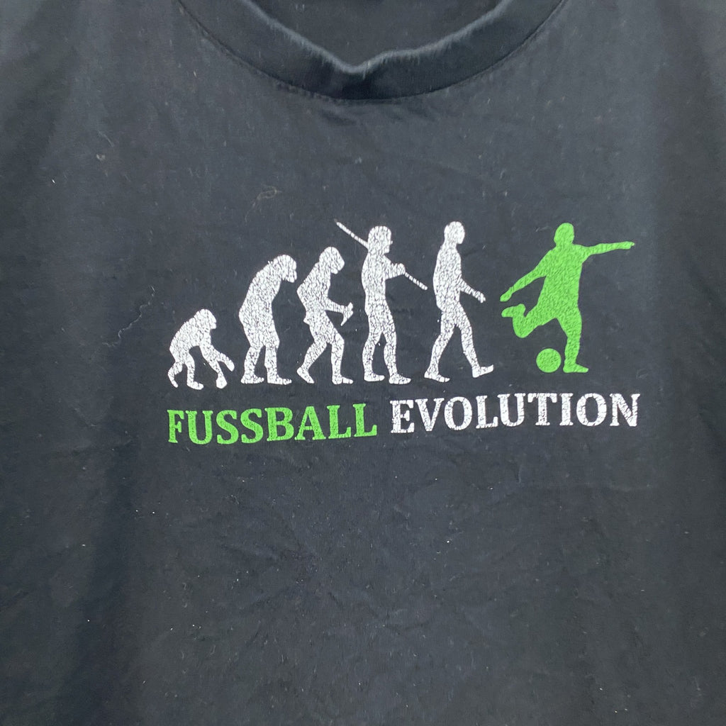 B&C　COLLECTION　半袖プリントTシャツ　サッカー　人間の成長　シンプルデザイン　クルーネック　黒　ブラック　Lサイズ　古着