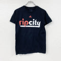 adidas　アディダス　半袖プリントTシャツ　Rip City　パフォーマンスロゴ　黒　ブラック　Sサイズ　古着