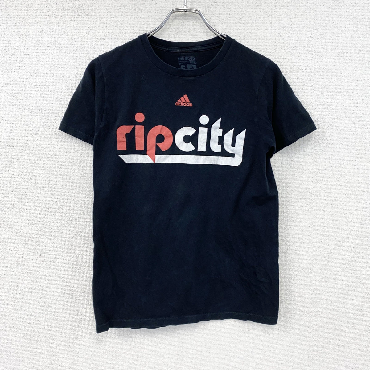 adidas　アディダス　半袖プリントTシャツ　Rip City　パフォーマンスロゴ　黒　ブラック　Sサイズ　古着