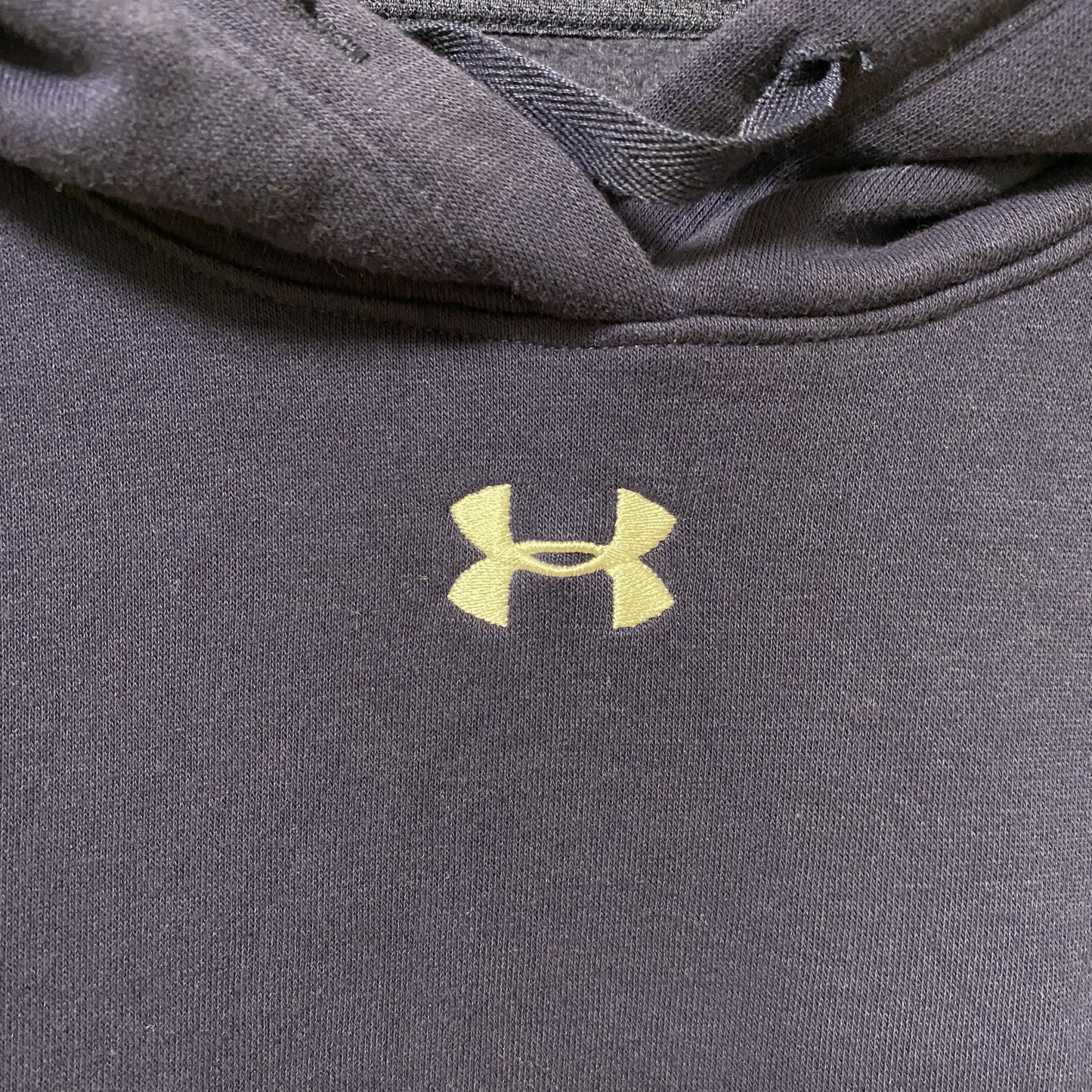 古着 used　UNDER ARMOUR アンダーアーマー　長袖ワンポイントロゴ刺繍パーカー　シンプル　ネイビー　紺色　Lサイズ