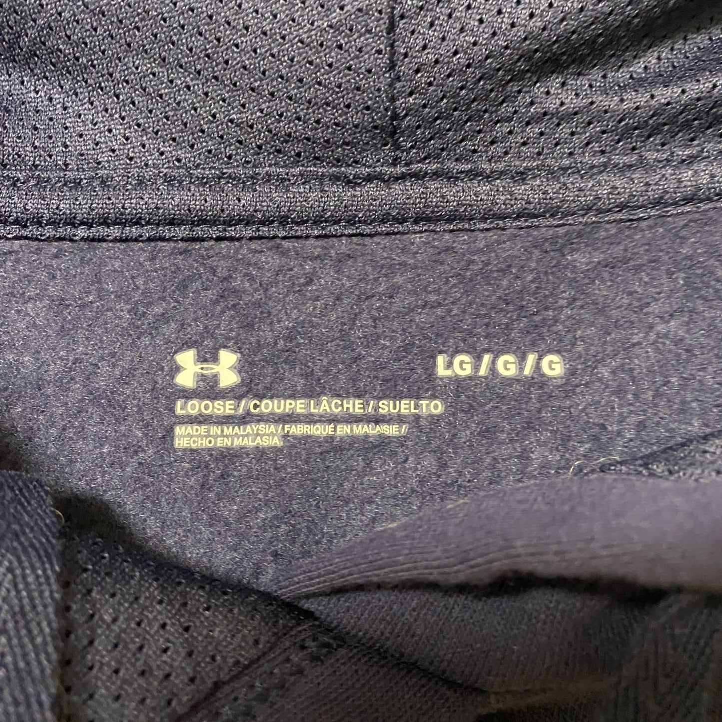 古着 used　UNDER ARMOUR アンダーアーマー　長袖ワンポイントロゴ刺繍パーカー　シンプル　ネイビー　紺色　Lサイズ