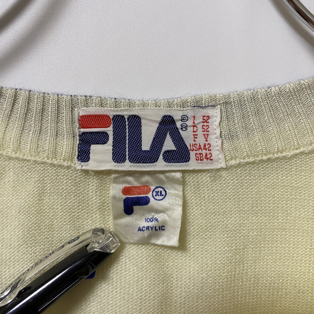 ～90s　FILA　フィラ　長袖Vネックアクリルニットセーター　刺繍ロゴ　ワンポイント　マルチカラー　白　ホワイト　XLサイズ　　ヴィンテージ　古着