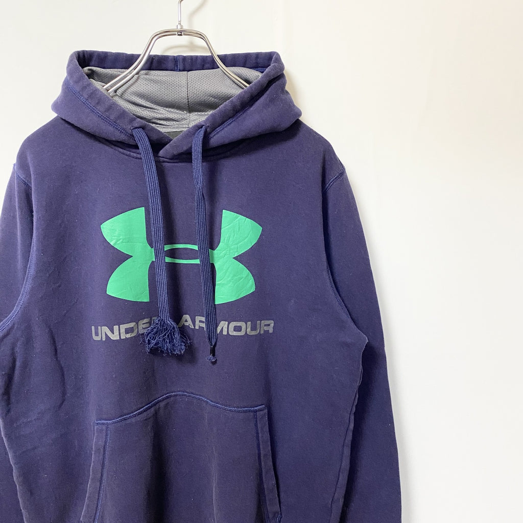 UNDER ARMOUR アンダーアーマー　長袖ビックロゴプリント　フード付きスウェット　ネイビー　紺色　Mサイズ　古着