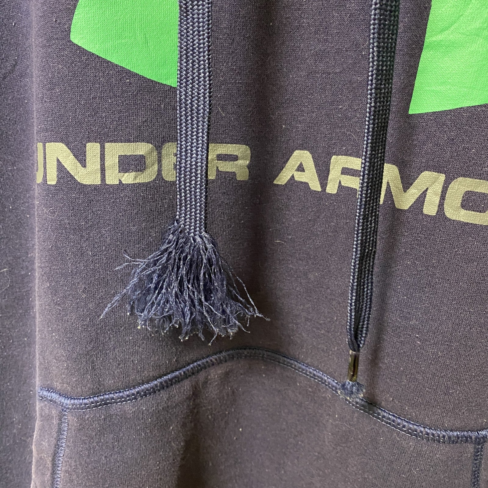 UNDER ARMOUR アンダーアーマー　長袖ビックロゴプリント　フード付きスウェット　ネイビー　紺色　Mサイズ　古着