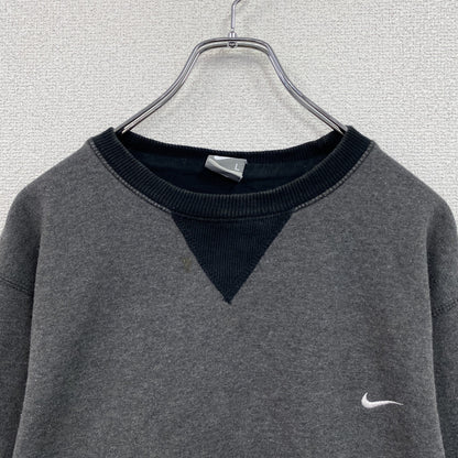 NIKE　ナイキ　スウェット/トレーナー　前V　刺繡ロゴ　灰色　グレー　Lサイズ