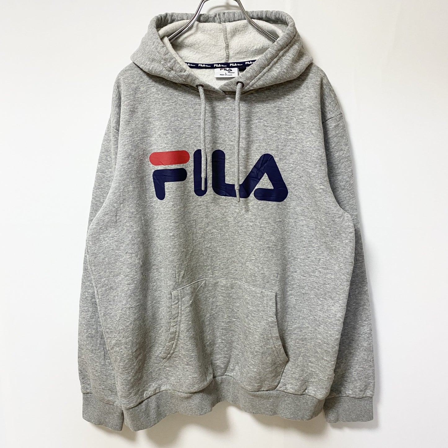 古着 used　FILA フィラ　長袖ビックロゴプリントパーカー　プルオーバー　フード付きスウェット　グレー　灰色　Lサイズ