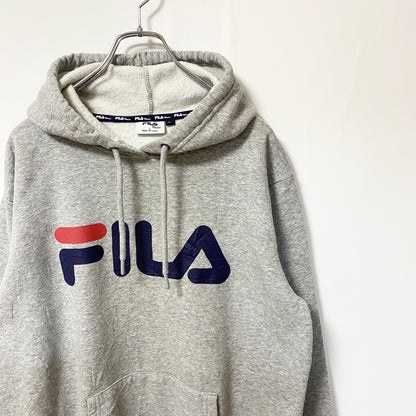 古着 used　FILA フィラ　長袖ビックロゴプリントパーカー　プルオーバー　フード付きスウェット　グレー　灰色　Lサイズ