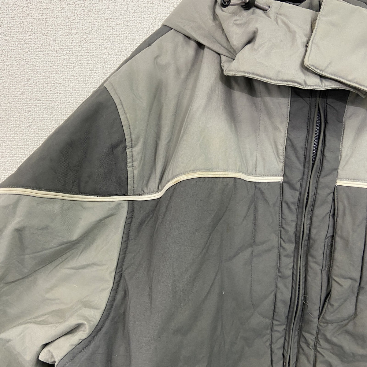 00s　NIKE　ナイキ　マウンテンパーカー　ヴィンテージ　中綿入り　灰色　グレー　XLサイズ　古着