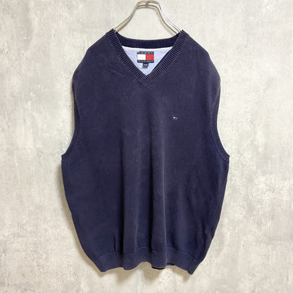 古着　used　TOMMYHILFIGER　トミーヒルフィガー　ワンポイント刺繍ニットベスト　Vネック　ネイビー　XLサイズ