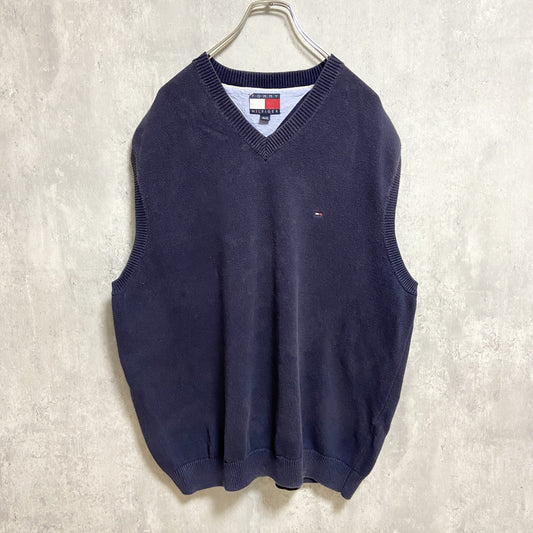 古着　used　TOMMYHILFIGER　トミーヒルフィガー　ワンポイント刺繍ニットベスト　Vネック　ネイビー　XLサイズ