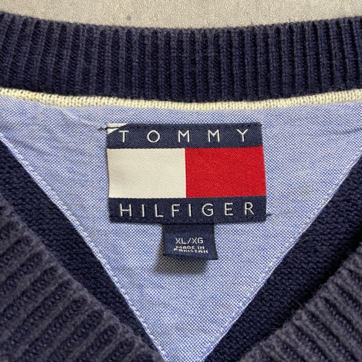 古着　used　TOMMYHILFIGER　トミーヒルフィガー　ワンポイント刺繍ニットベスト　Vネック　ネイビー　XLサイズ