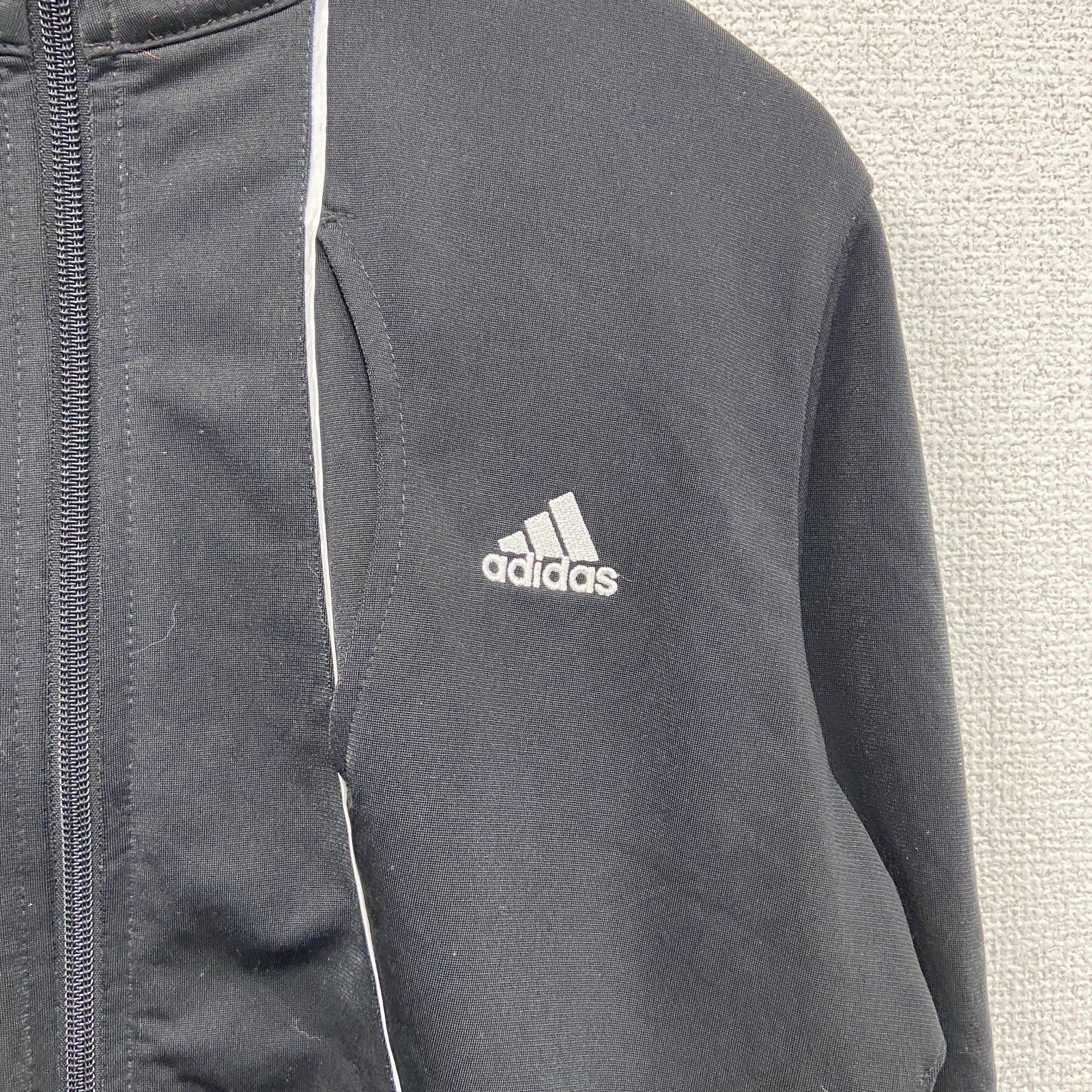 00s　adidas　アディダス　トラックジャケット/ジャージ　パフォーマンスロゴ　デカロゴ　刺繍ロゴ　ヴィンテージ　黒　ブラック　Lサイズ　古着