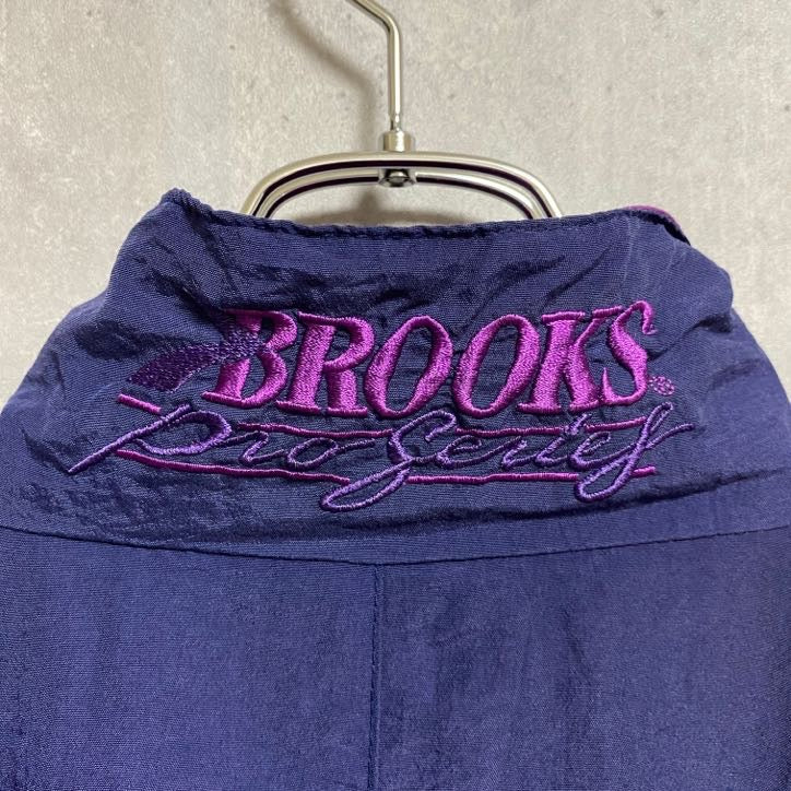 古着 used　BROOKS ProSeries　長袖フルジップナイロンジャケット　ワンポイント刺繍　ネイビー　紫　パープル