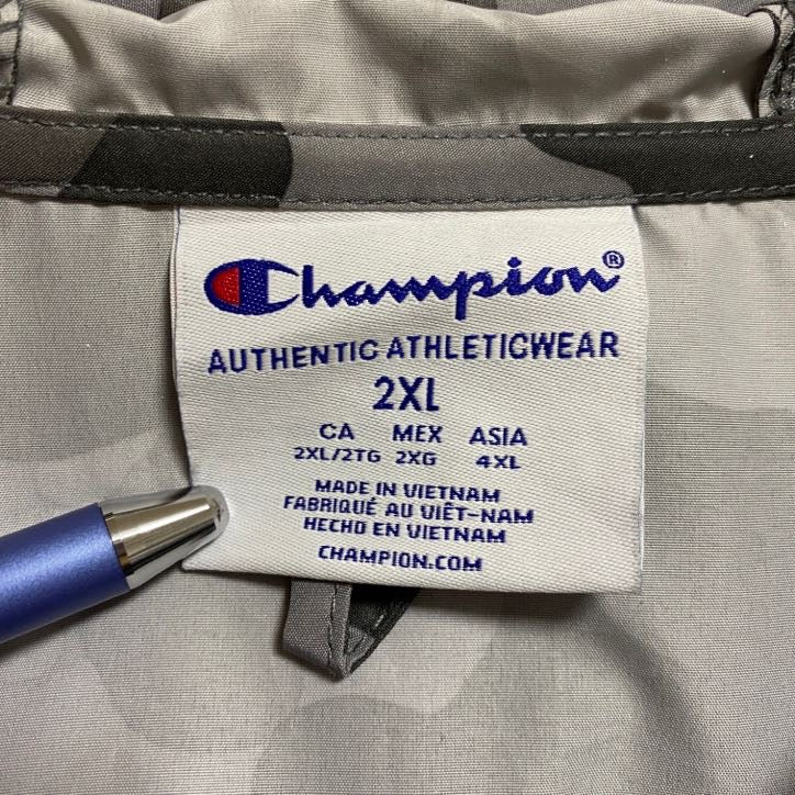 古着 used　Champion　チャンピオン　長袖ハーフジップカレッジナイロンジャケット　ラマー　迷彩　カーキ柄　オーバーサイズ