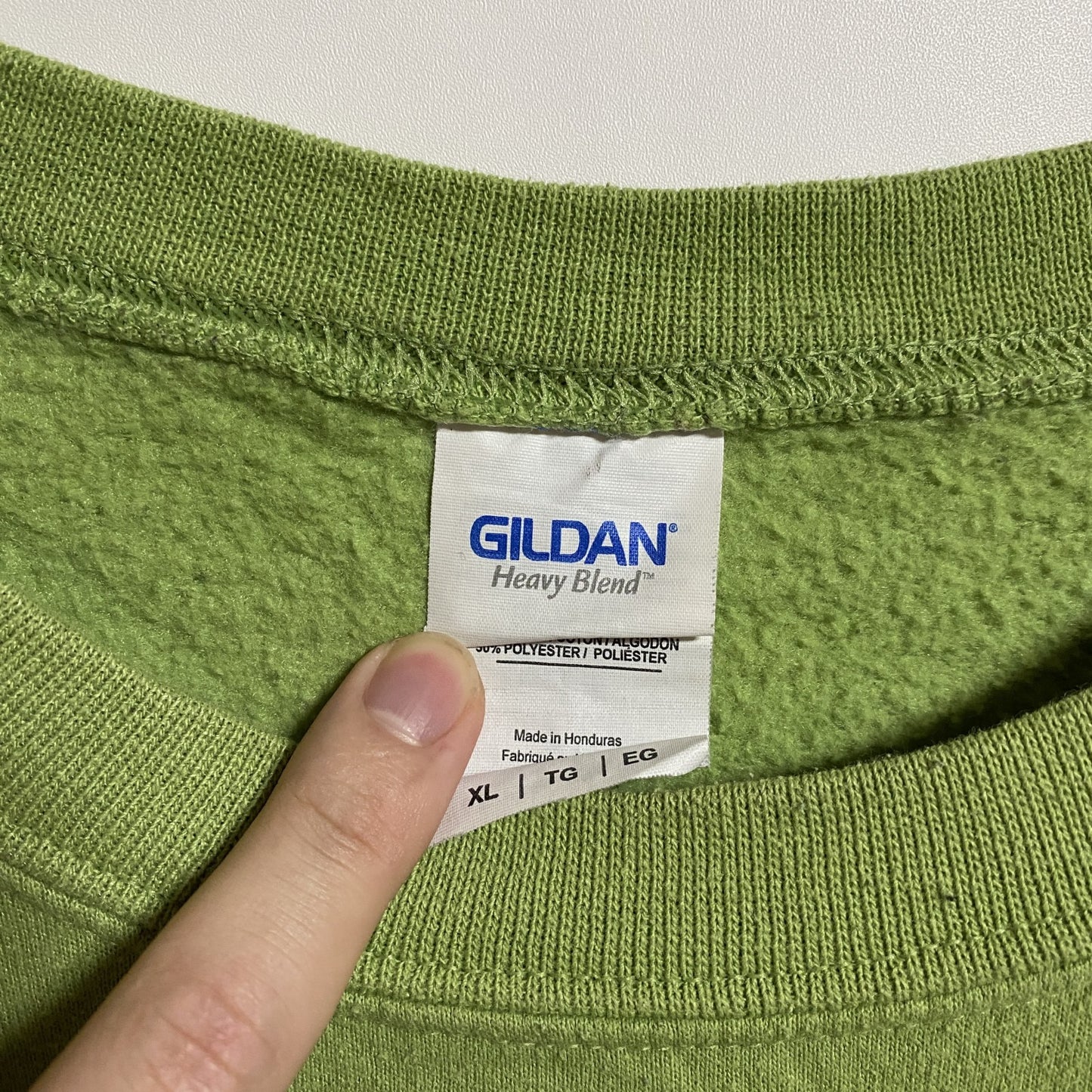 古着 used　GILDAN ギルダン　長袖ワンポイントスウェット　トレーナー　クルーネック　黄緑色　秋冬服　XLサイズ　