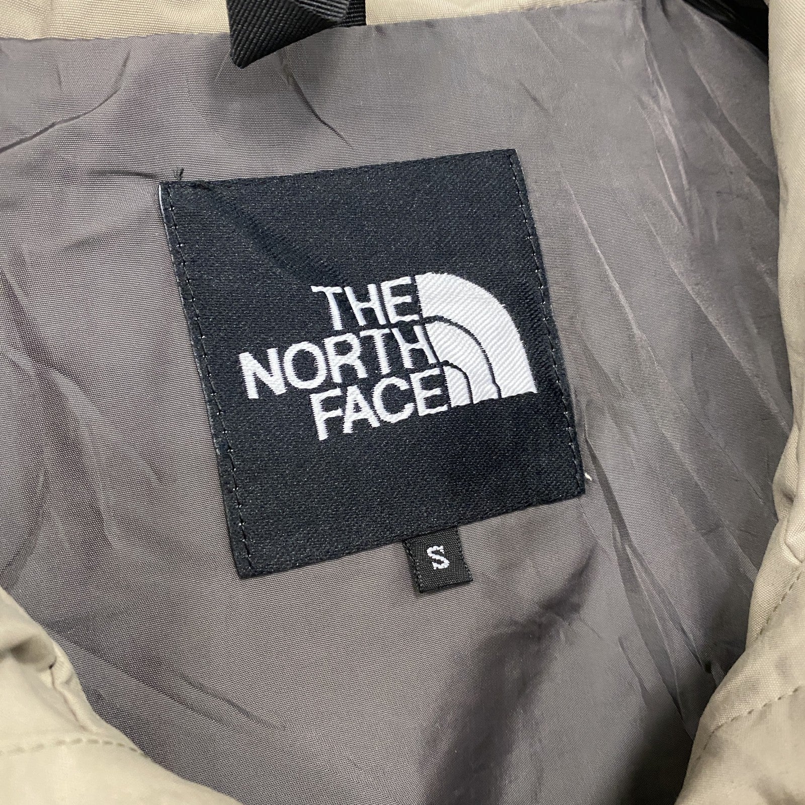 THE NORTH FACE　ザ・ノースフェイス　マウンテンパーカー　比翼仕立て　刺繍ロゴ　ベージュ　Sサイズ　古着