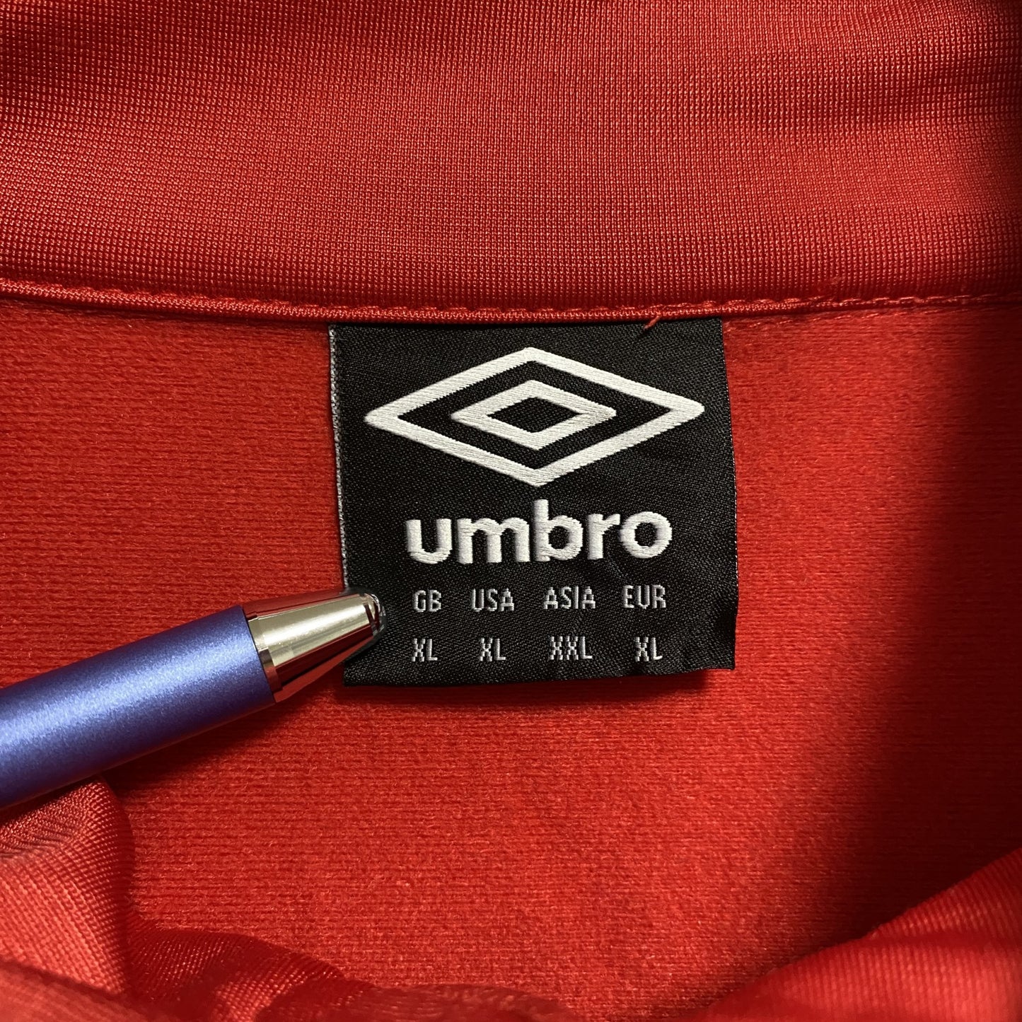 古着 used　umbro　アンブロ　長袖フルジップトラックジャケット　ジャージ　ロゴプリント　赤　ネイビー　オーバーサイズ