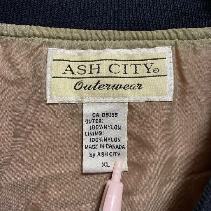 00s　ASH CITY　ナイロンプルオーバージャケット　Ｖネック　ワンポイント　刺繍ロゴ　ヴィンテージ　赤　レッド　XLサイズ　古着