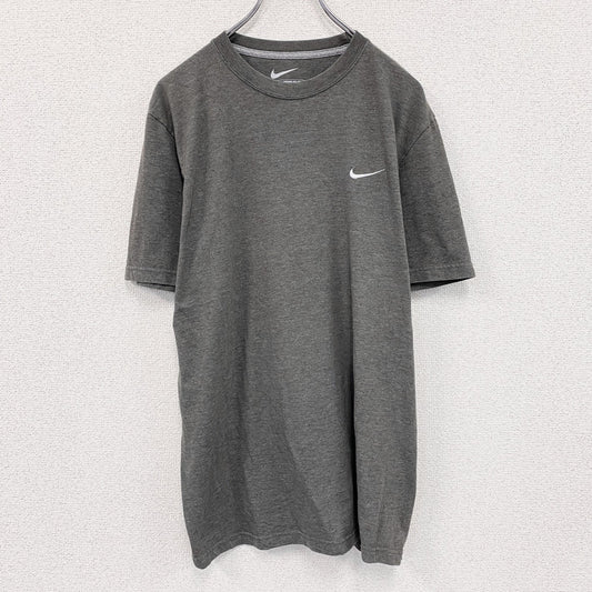 NIKE　ナイキ　半袖プリントTシャツ　ワンポイント刺繡ロゴ　ダークグレー　Lサイズ