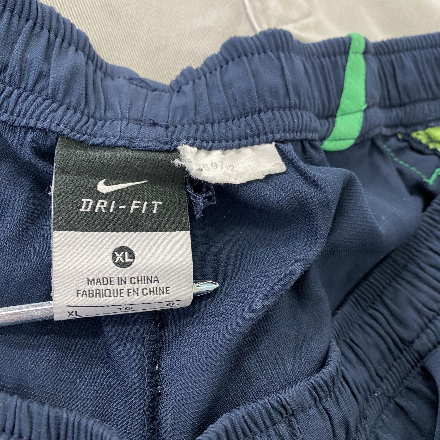 NIKE　ナイキ　ジャージストレートパンツ　トラックパンツ/ジャージ　スウッシュ　紺　ネイビー