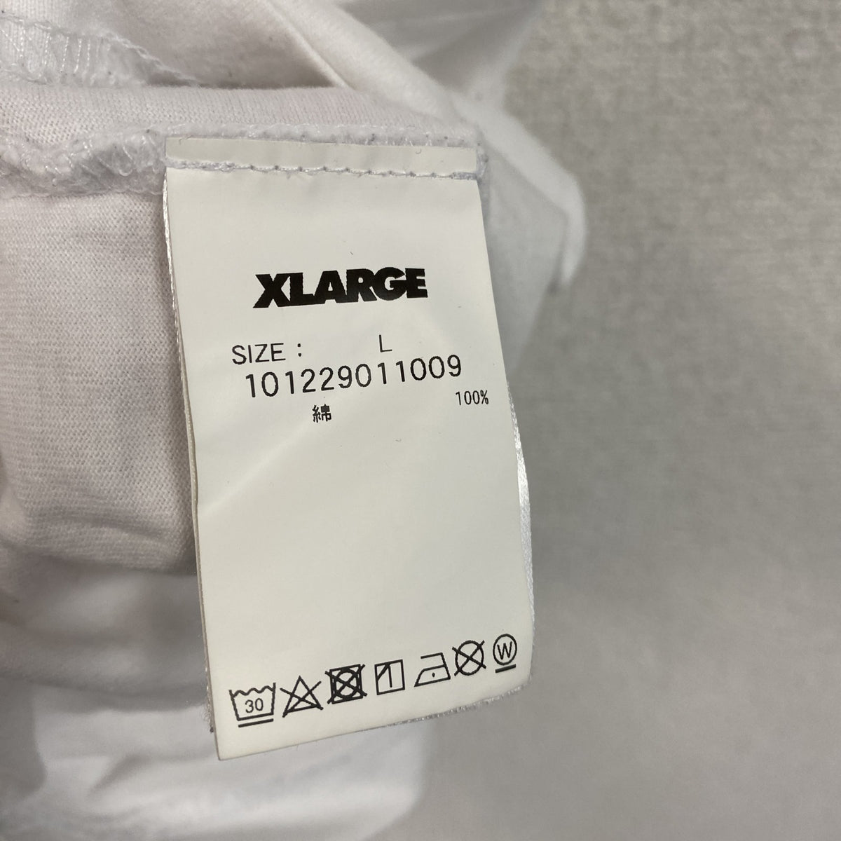 X-LARGE　エクストララージ　半袖プリントTシャツ　デカロゴ　両面プリント　白　ホワイト　Lサイズ　古着